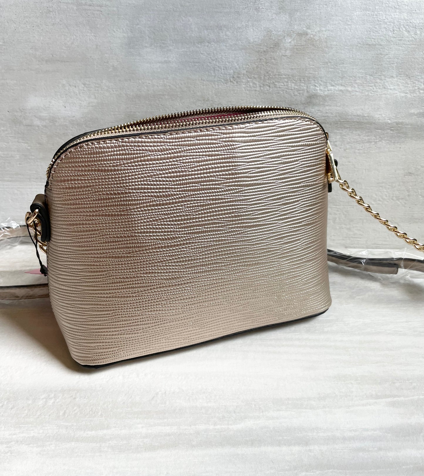 LISA DOME CROSSBODY BAG